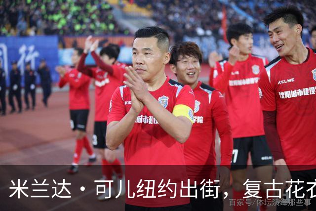 米兰达・可儿纽约出街，复古花衣明艳动人